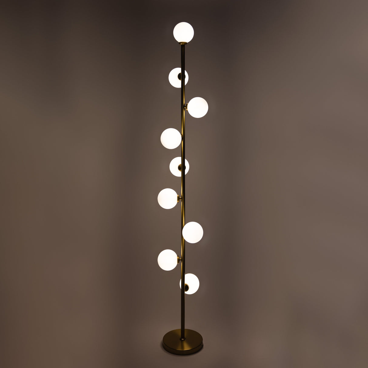 Aurelia Modern Minimalist Floor Lamp - Adjustable Lighting for Cozy Interiors 11