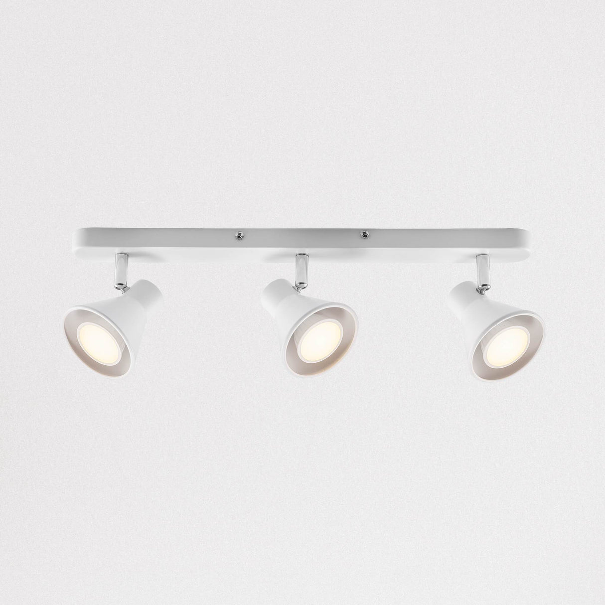 Arren Modern 3-Light Spotlight - Adjustable Heads for Bright Illumination 5