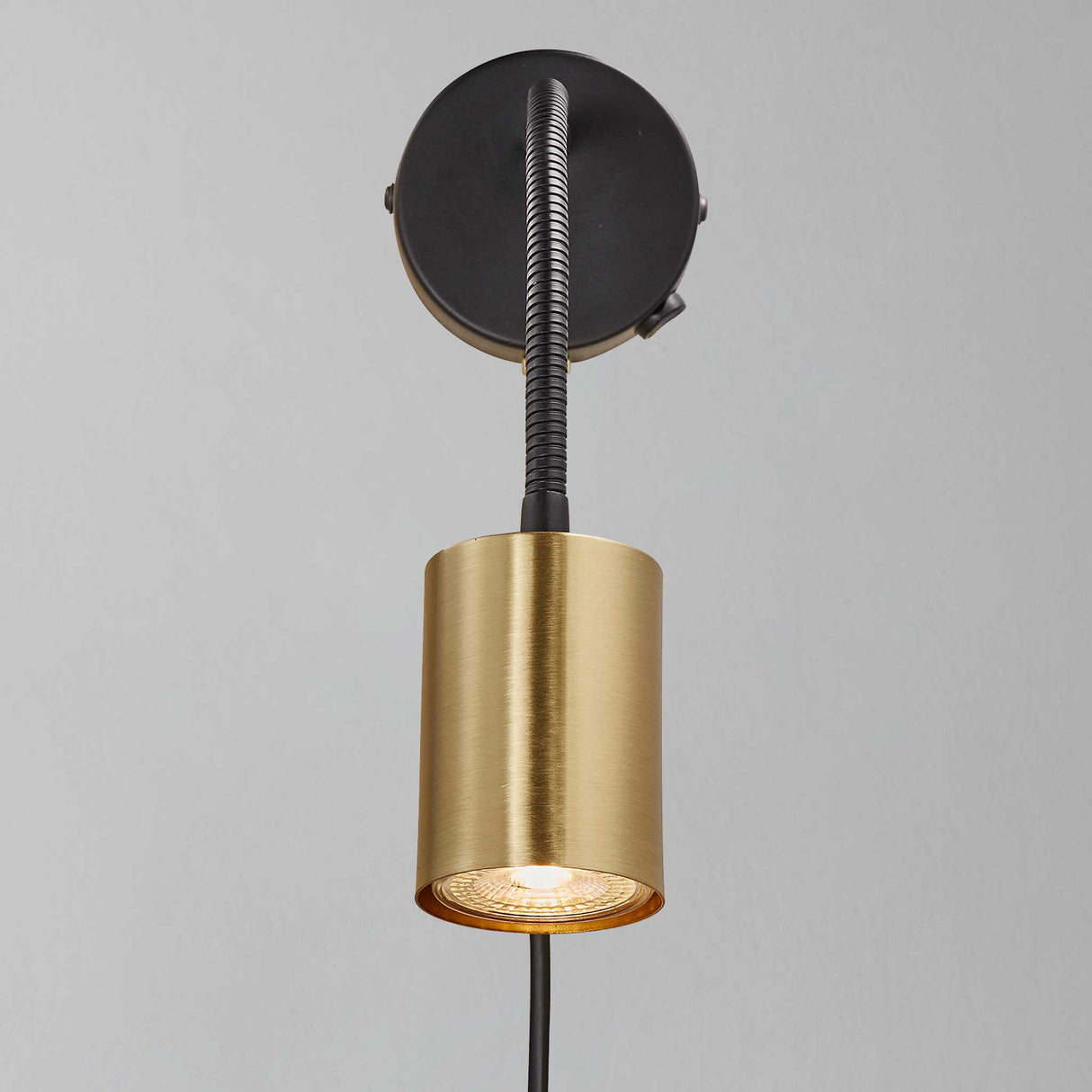 Ezri Flexible Wall Lamp - Elegant Lighting with Adjustable Neck for Stylish Illumination 2