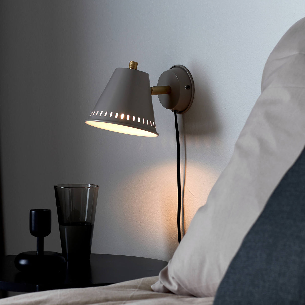 Dune Industrial Wall Lamp - Matte Metal & Brass Design for Elegant Lighting 4
