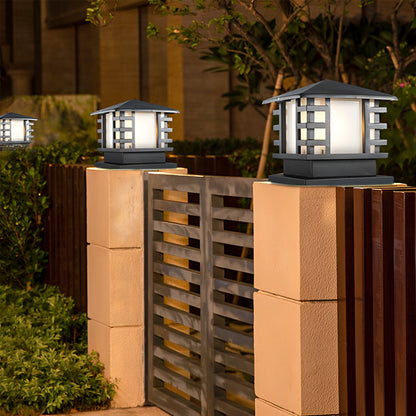 Elegance LED Landscape Lamppost - Classic Iron Design for Outdoor Illumination 9