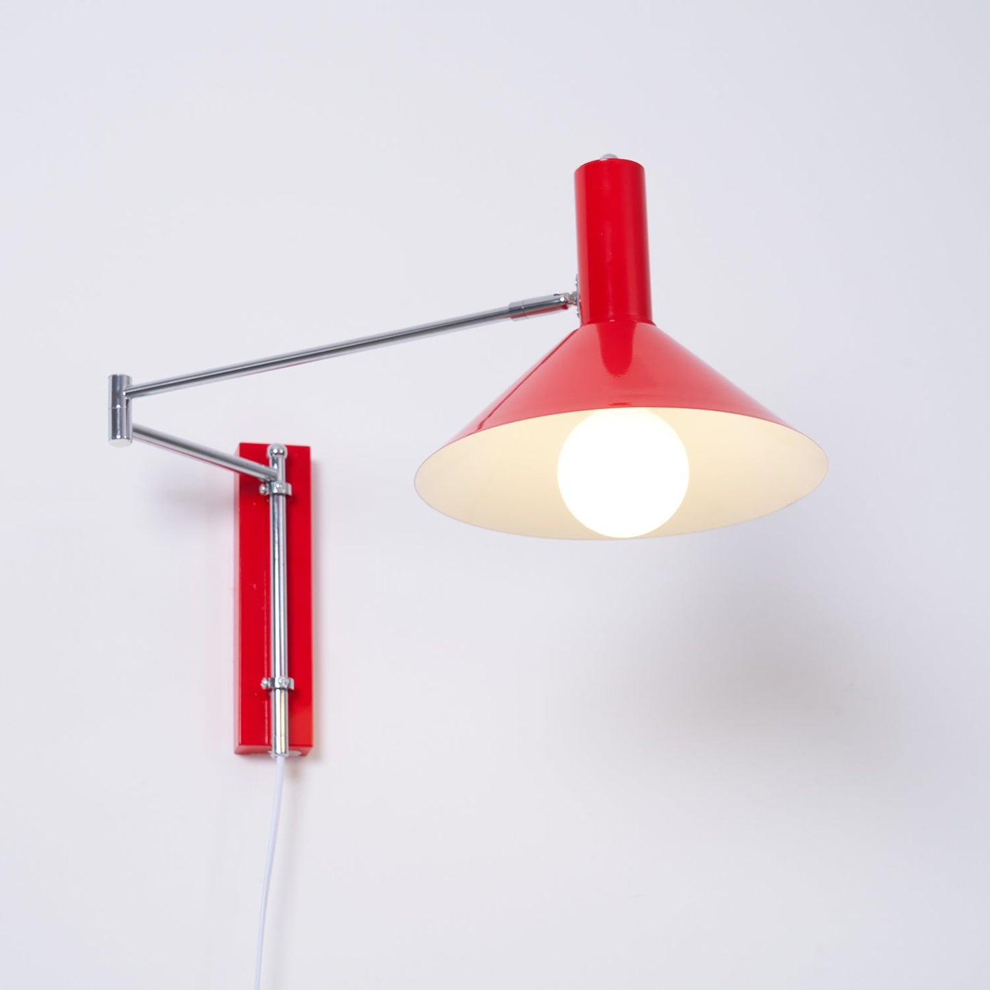 Velin Minimal Swing Wall Light