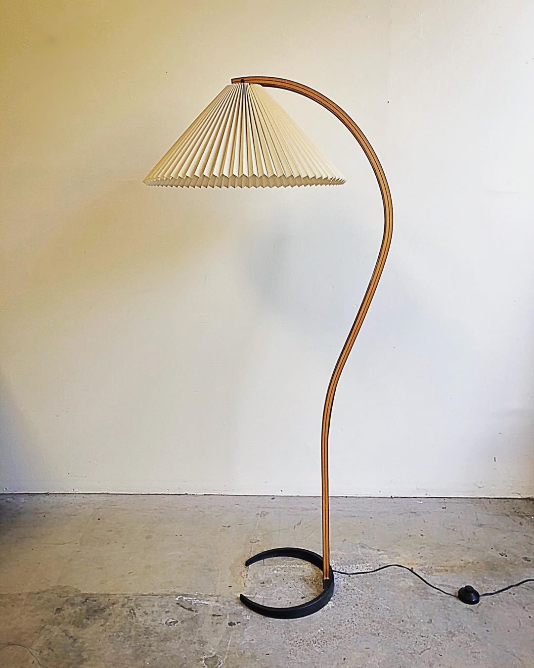 Nuvora Wooden Arc Floor Lamp