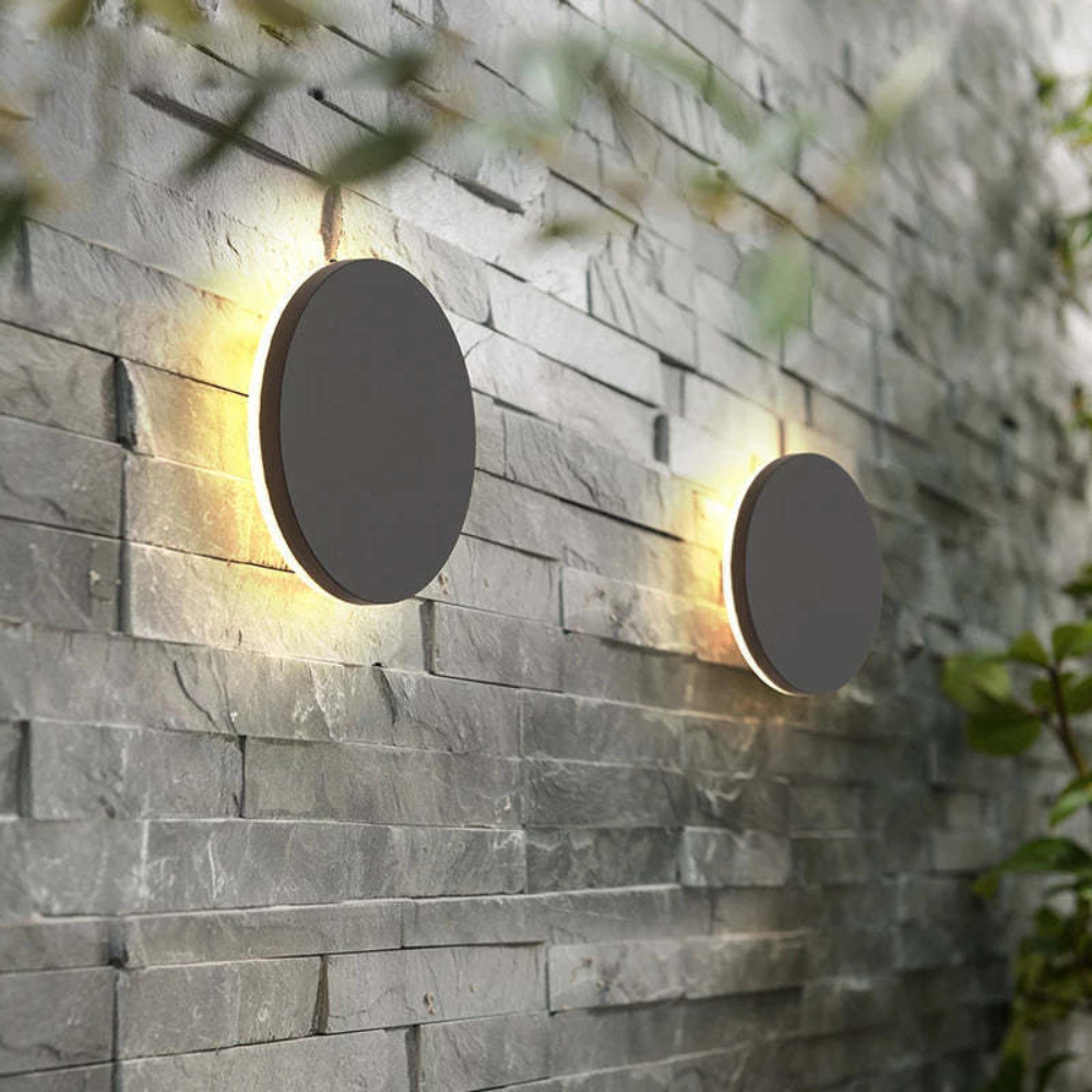 Clerra | Elegant LED Wall Light with Minimalist Design – Soft Diffused Light for Outdoor Spaces 3