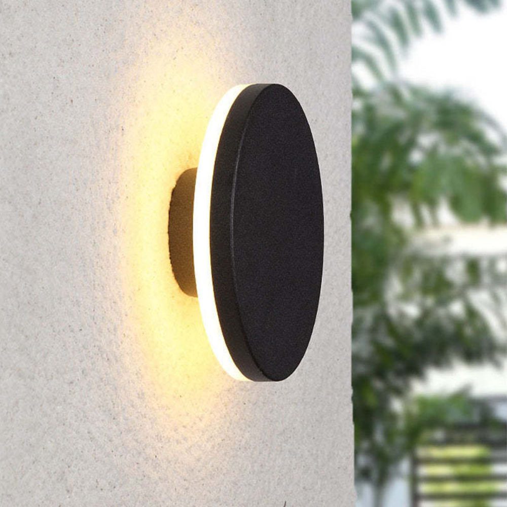 Clerra | Elegant LED Wall Light with Minimalist Design – Soft Diffused Light for Outdoor Spaces 1