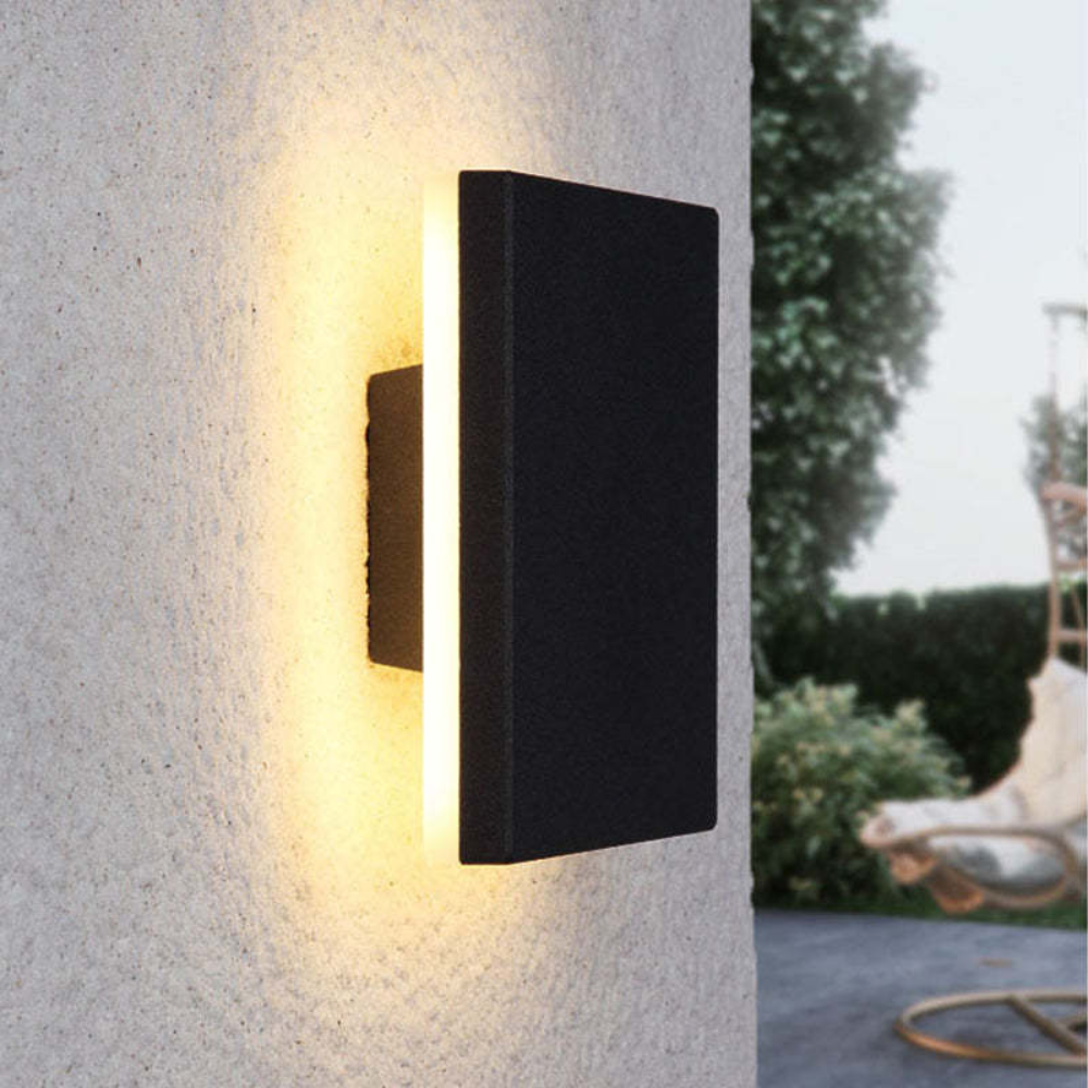 Clerra | Elegant LED Wall Light with Minimalist Design – Soft Diffused Light for Outdoor Spaces 2