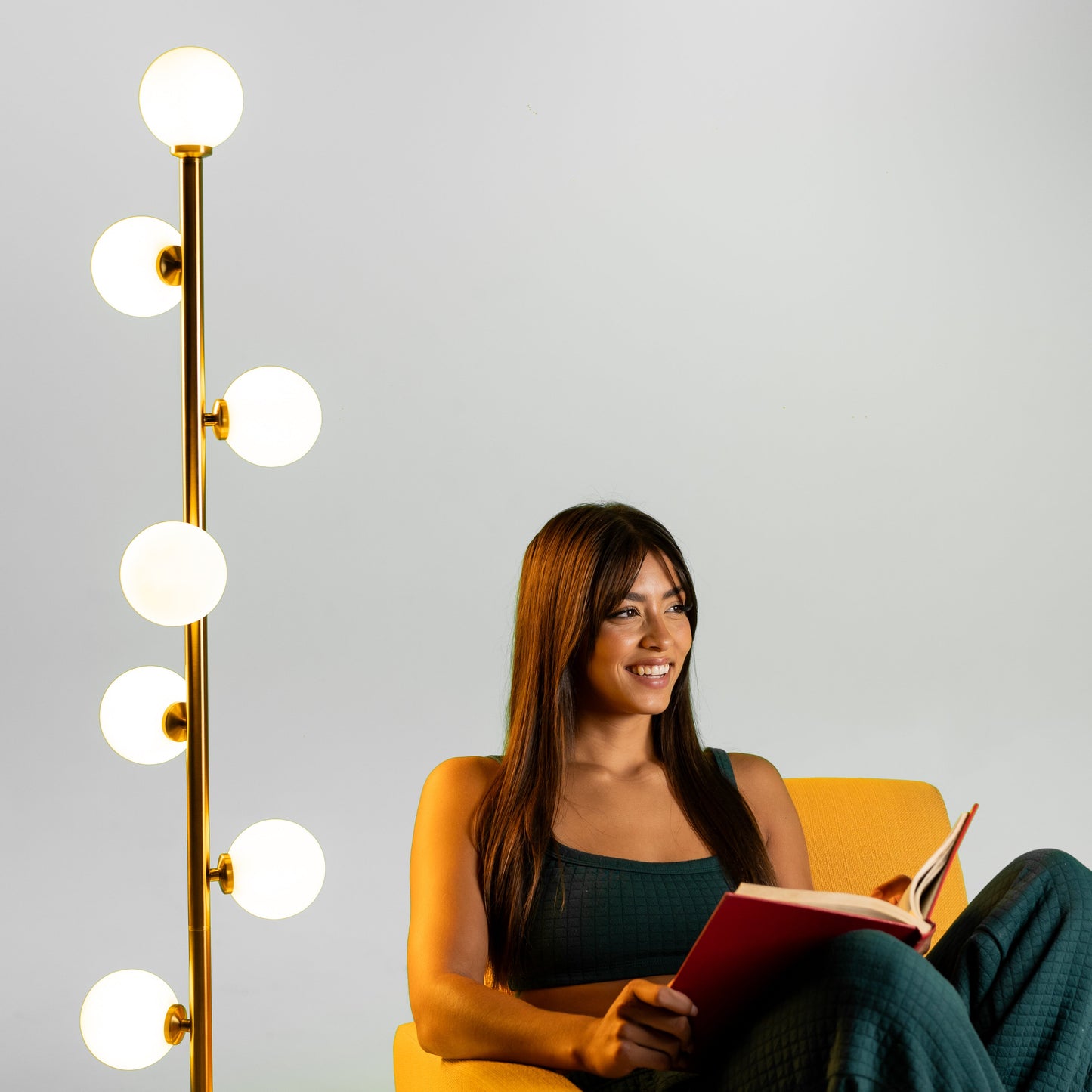 Aurelia Modern Minimalist Floor Lamp - Adjustable Lighting for Cozy Interiors 8