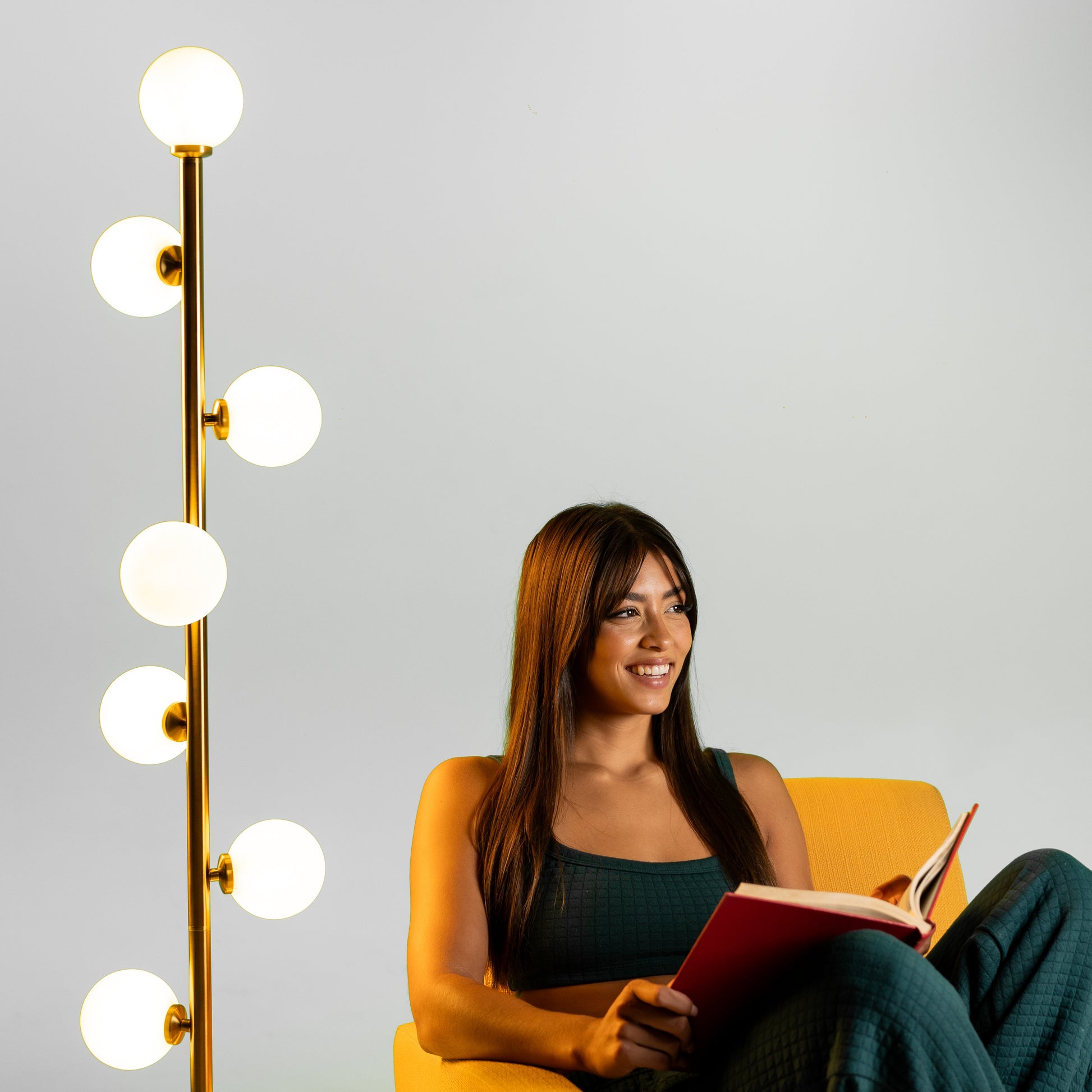 Aurelia Modern Minimalist Floor Lamp - Adjustable Lighting for Cozy Interiors 8