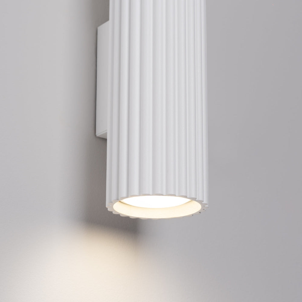 Modern Minimalist Wall Lamp with Adjustable Lighting – Stylish Design for Versatile Spaces 5