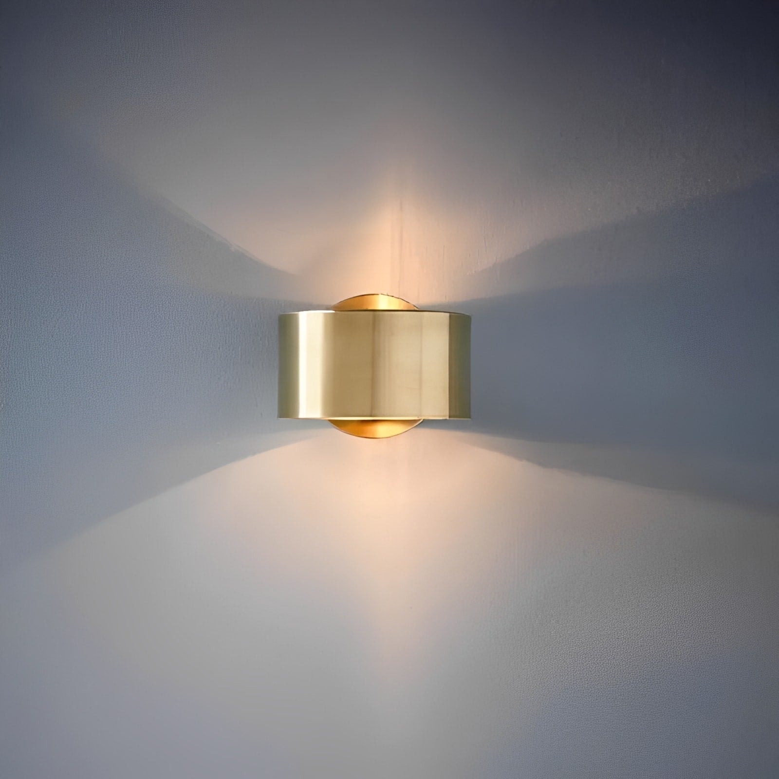 Lenara | Modern Wall Lamp with Elegant Black & Brass Finish – Stylish Illumination for Cozy Spaces 1