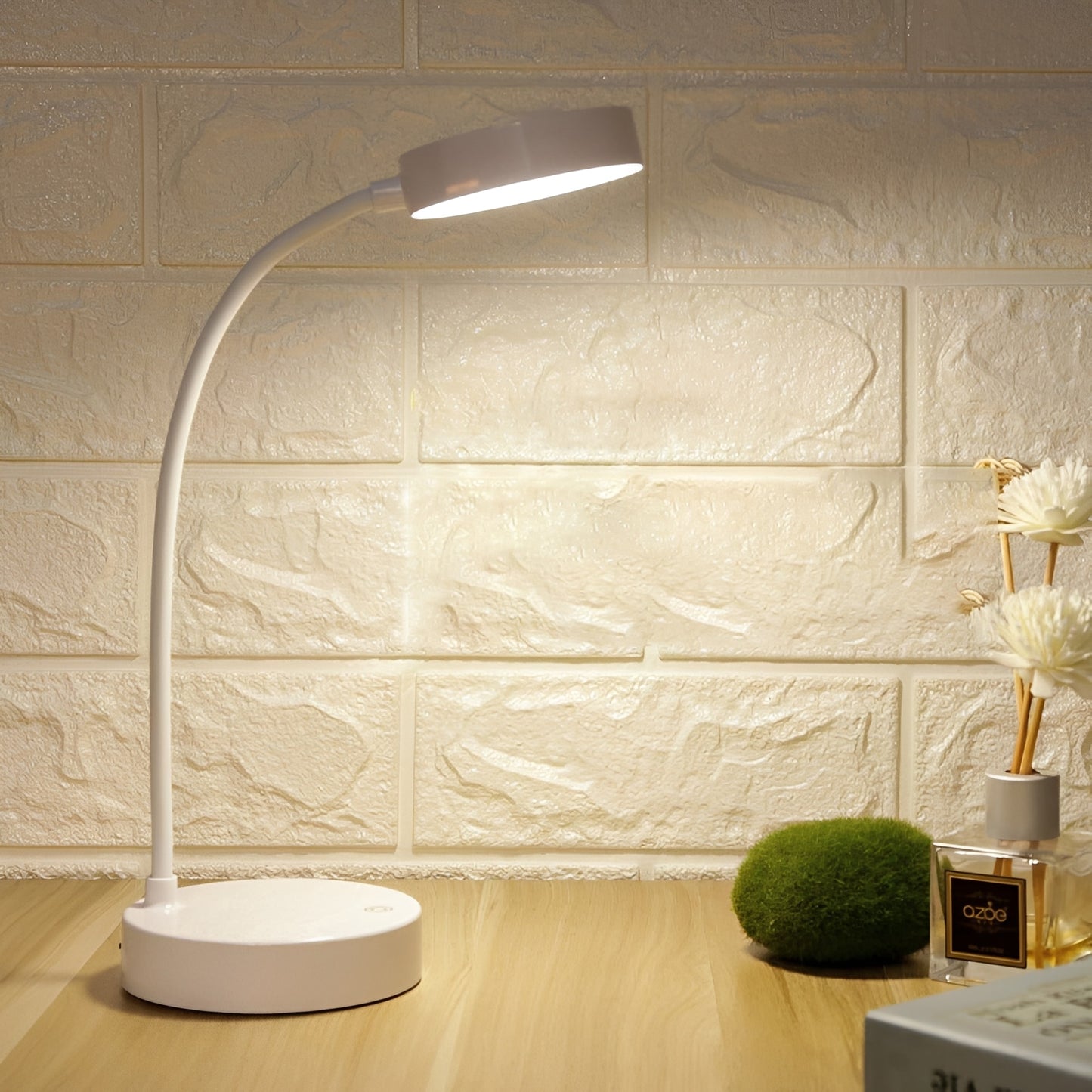 Elegant LED Reading Lamp with Touch Control & USB Charging – Adjustable Bedside Reading Light for Comfort 3