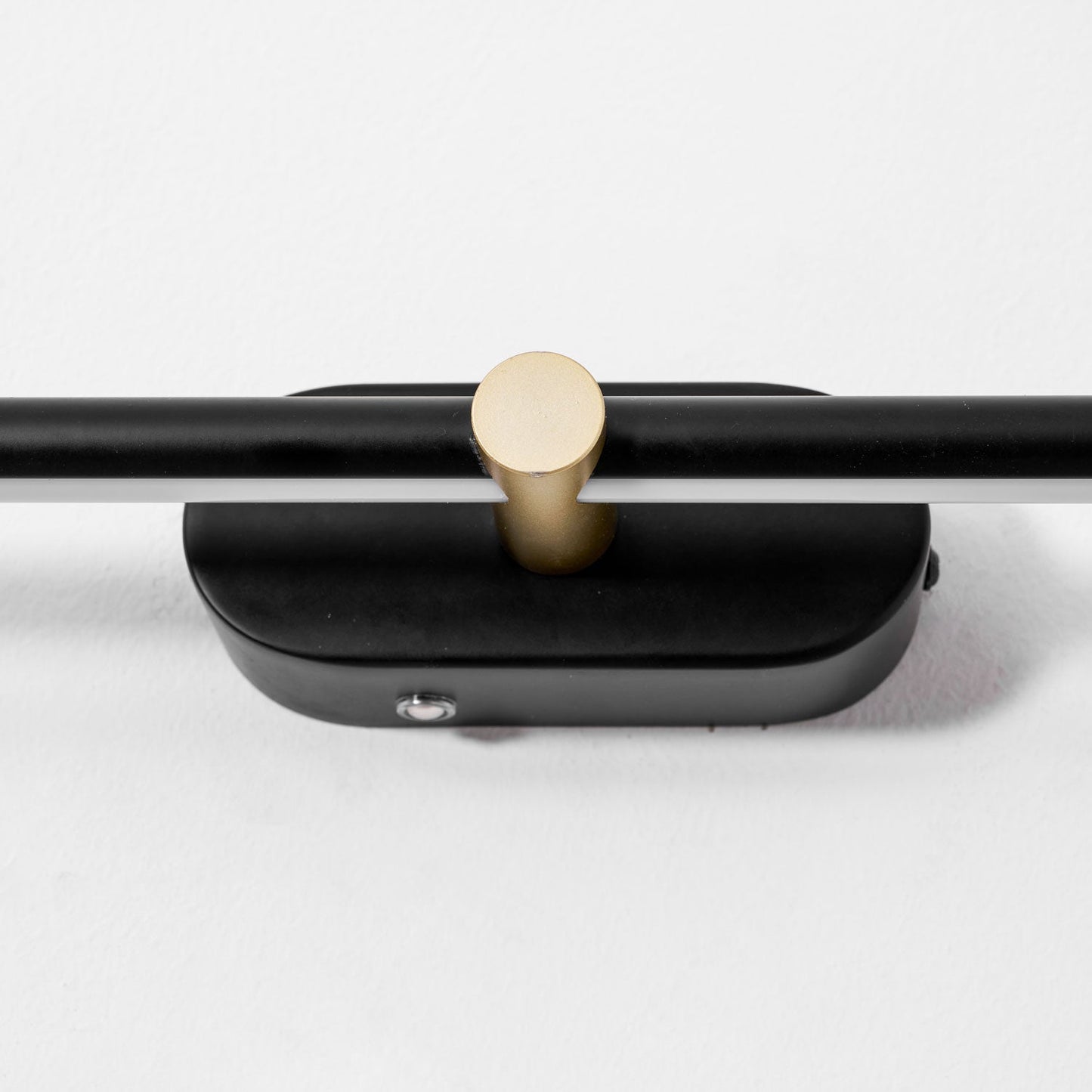 Orluna Linear LED Sconce