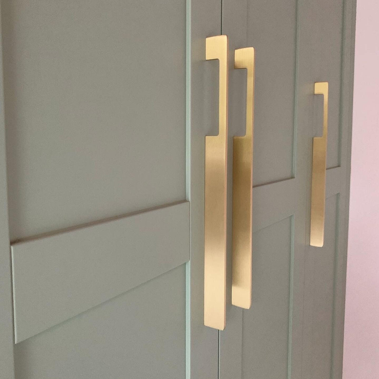 Luxura Brushed Brass Cabinet Handles - Decorative Pulls in Multiple Sizes for Modern Interiors 9