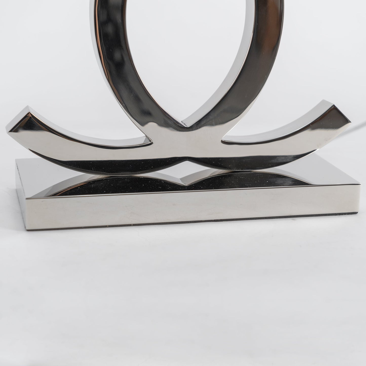 Lunaris Luxury Table Lamp Ring Base