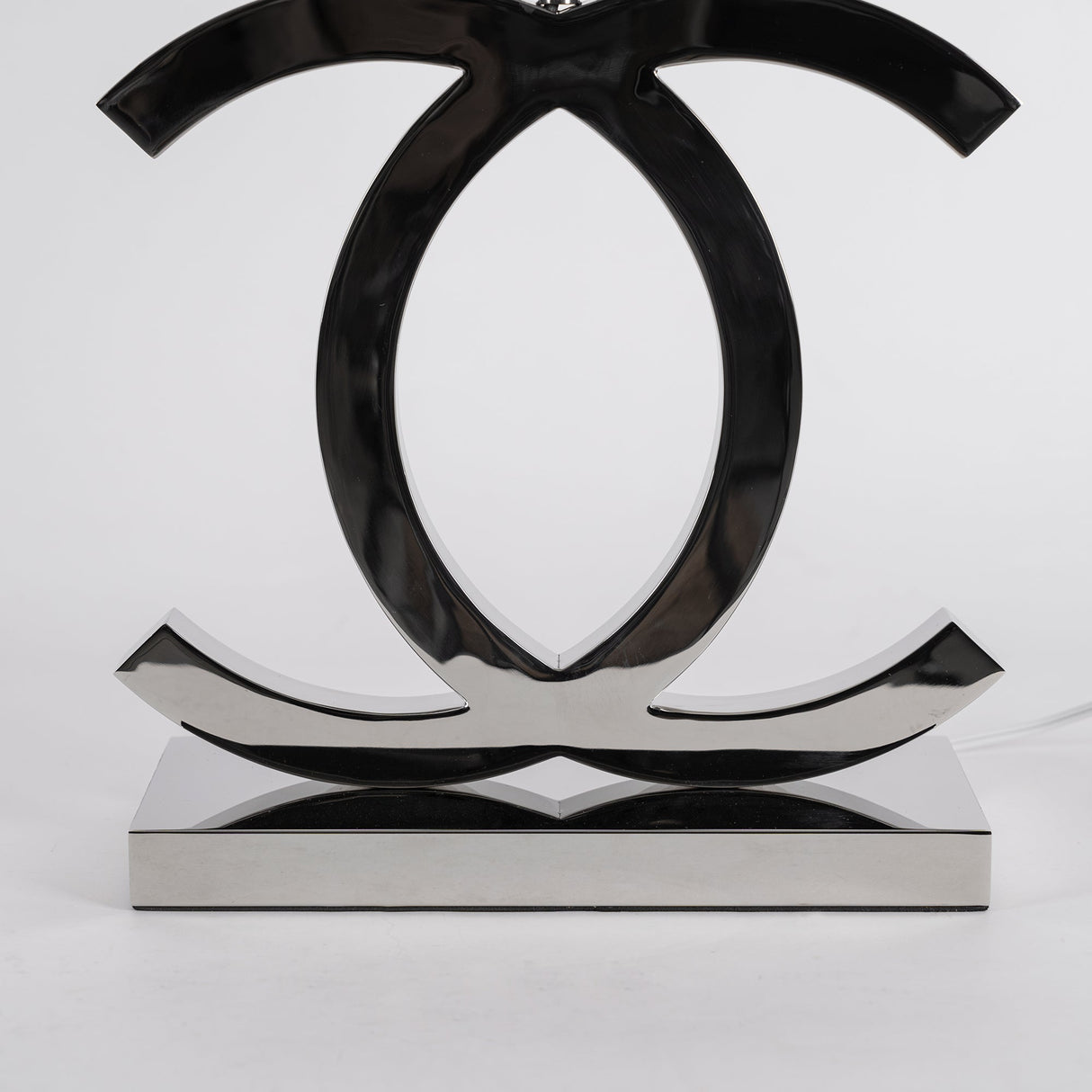 Elegant Ring Table Lamp
