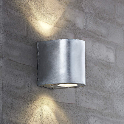 Canto 2 LED Wall Light - Scandinavian Design with Customizable Beam Patterns for Outdoor Use 1