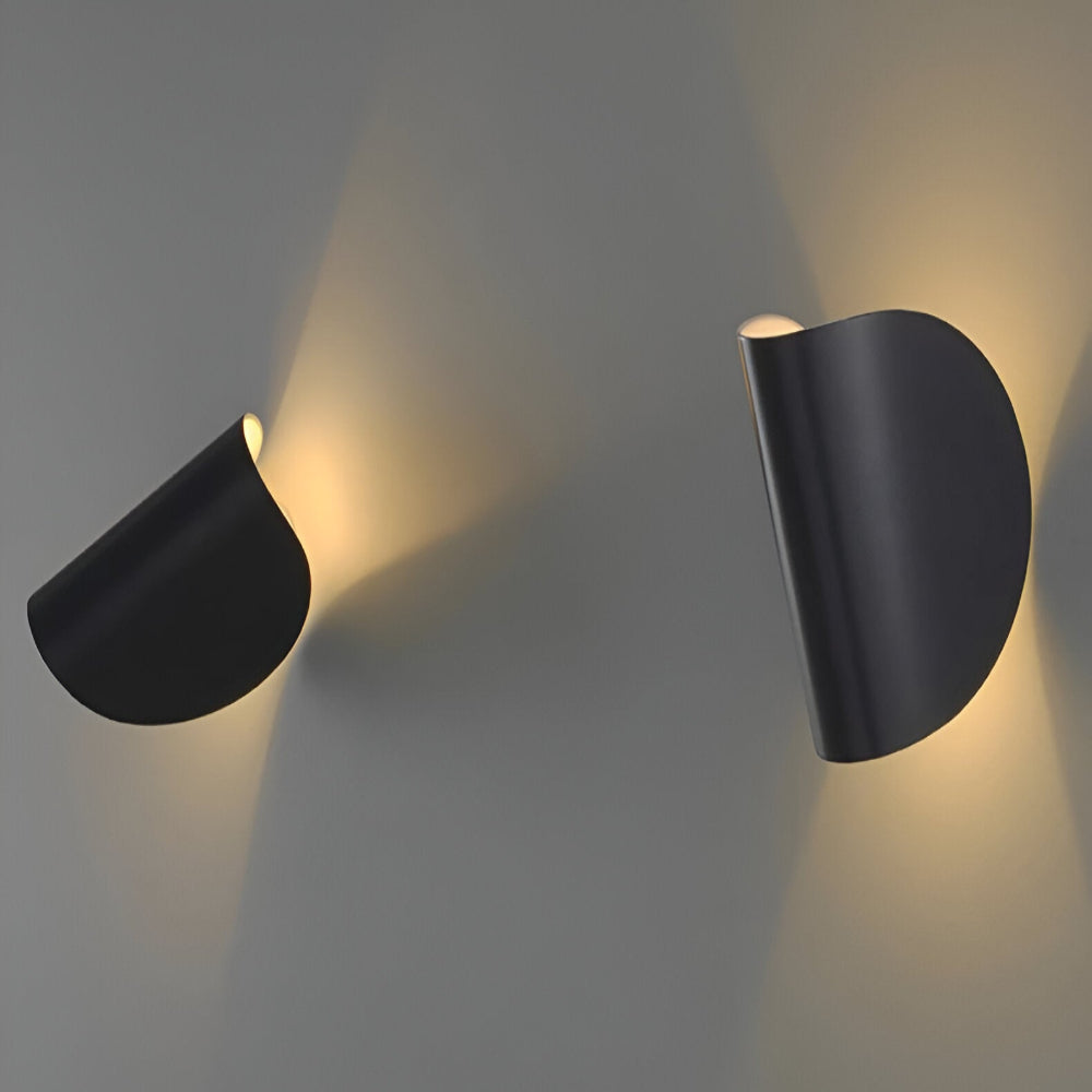 Elegant Italian Wall Sconce Lighting - Rotatable Design with Warm White Light for Modern Spaces 1