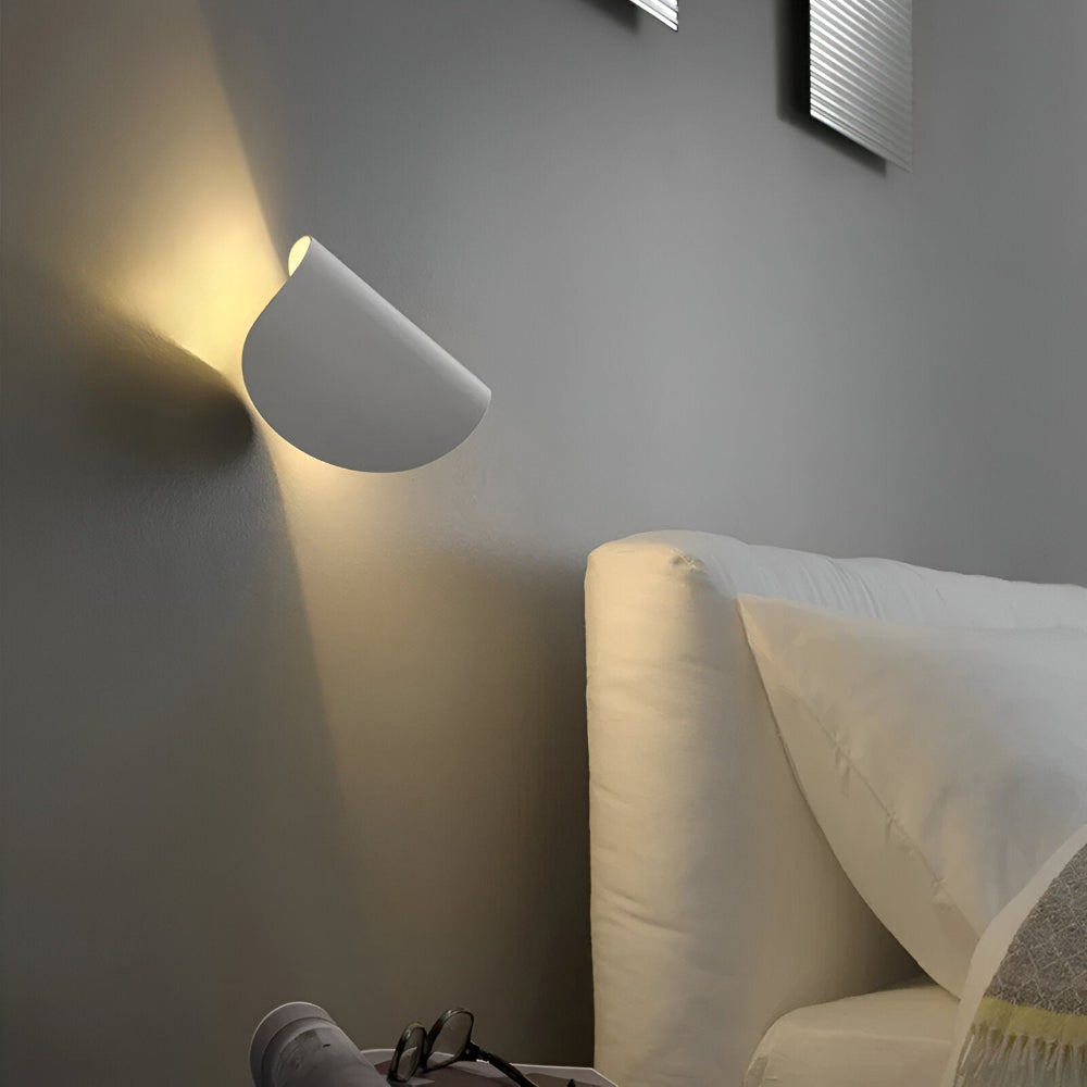 Elegant Italian Wall Sconce Lighting - Rotatable Design with Warm White Light for Modern Spaces 2