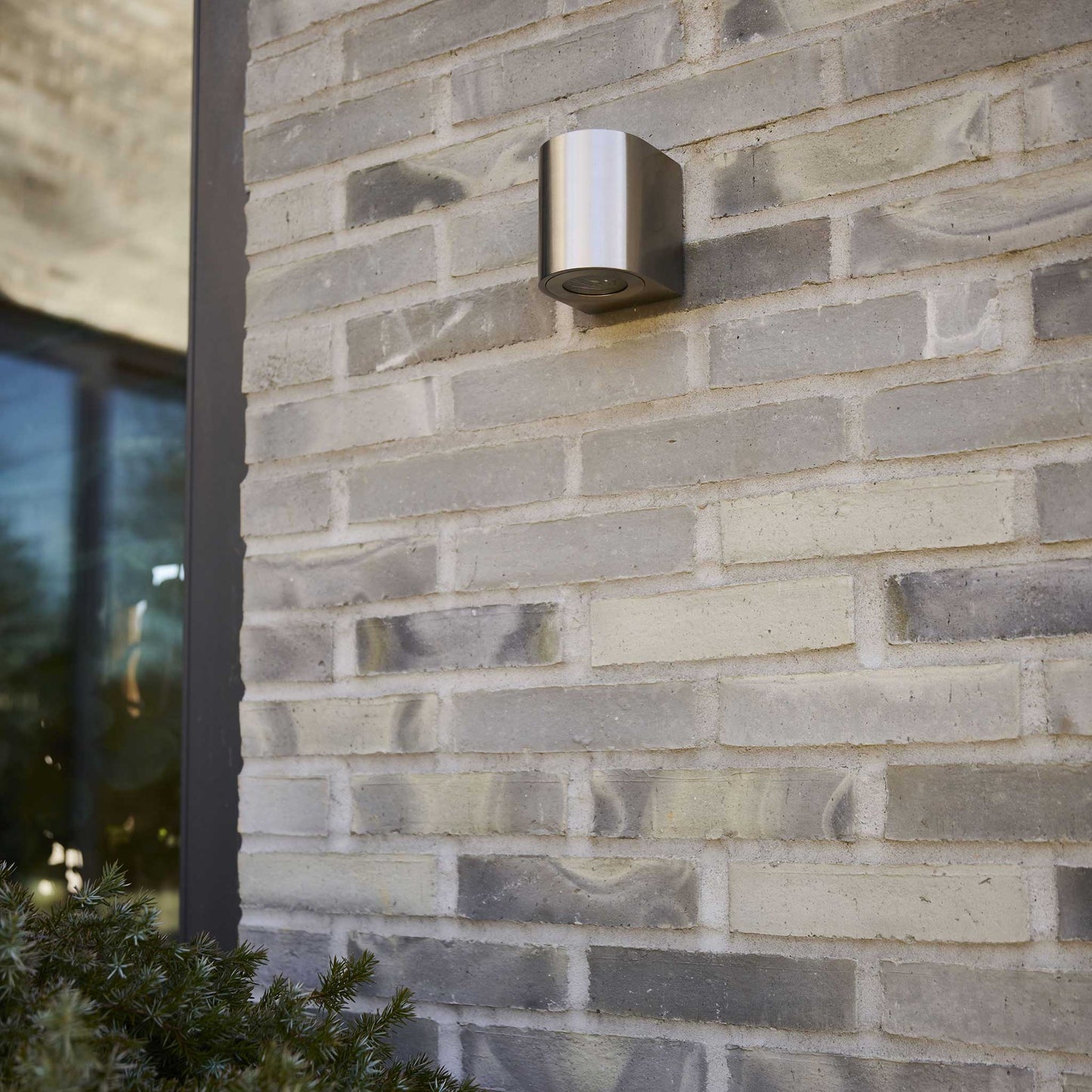 Canto 2 LED Wall Light - Scandinavian Design with Customizable Beam Patterns for Outdoor Use 6