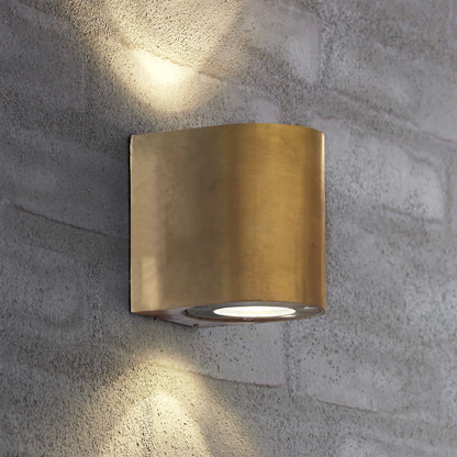 Canto 2 LED Wall Light - Scandinavian Design with Customizable Beam Patterns for Outdoor Use 2