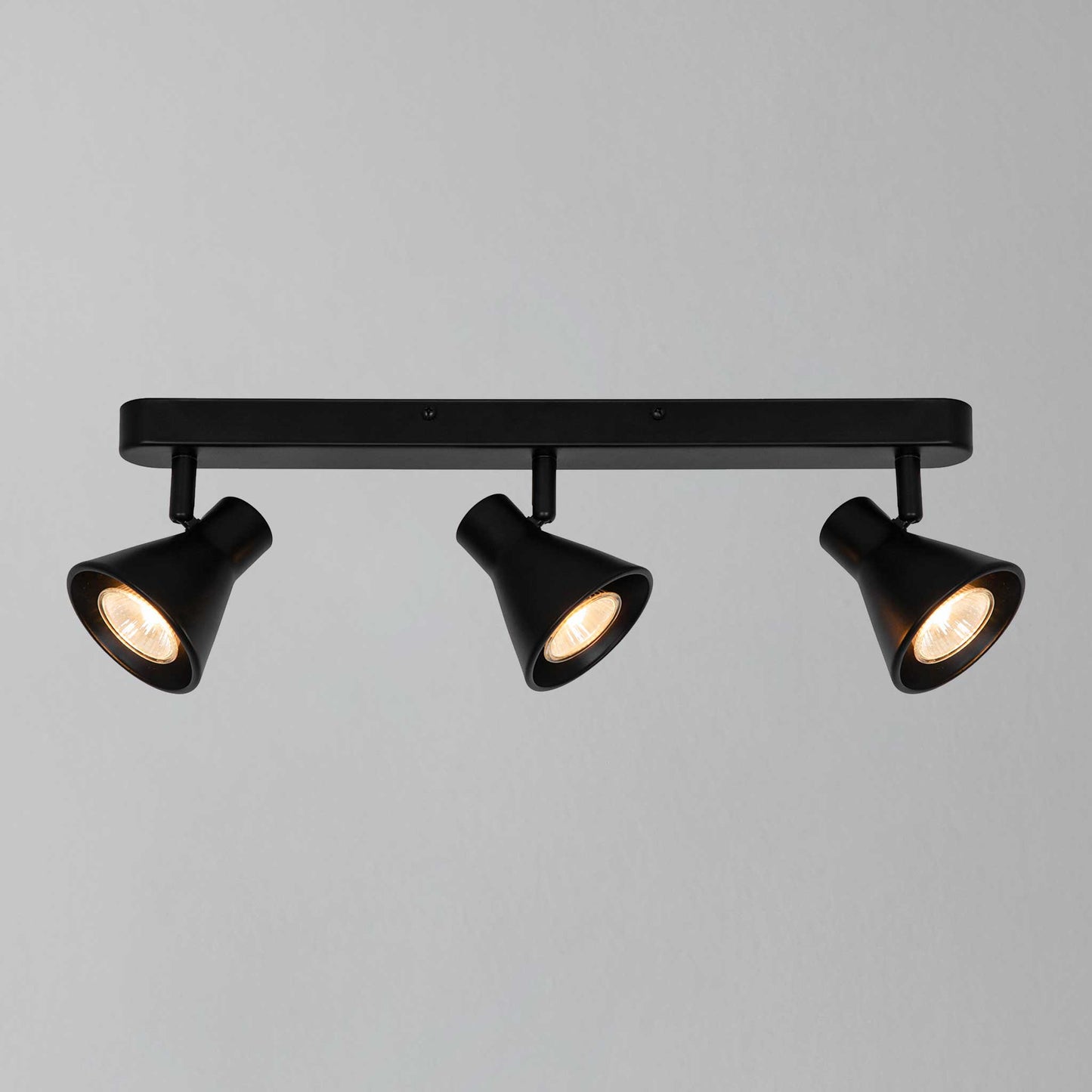 Arren Modern 3-Light Spotlight - Adjustable Heads for Bright Illumination 3