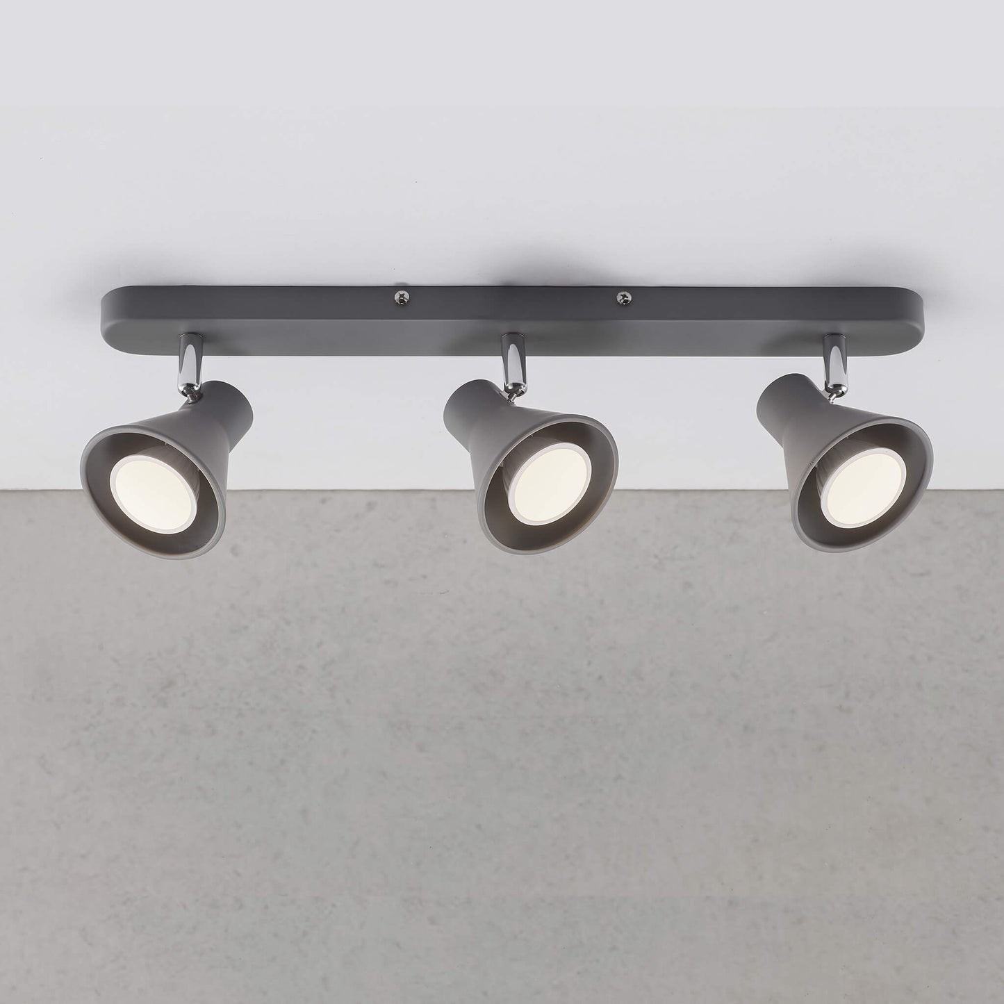 Arren Modern 3-Light Spotlight - Adjustable Heads for Bright Illumination 1