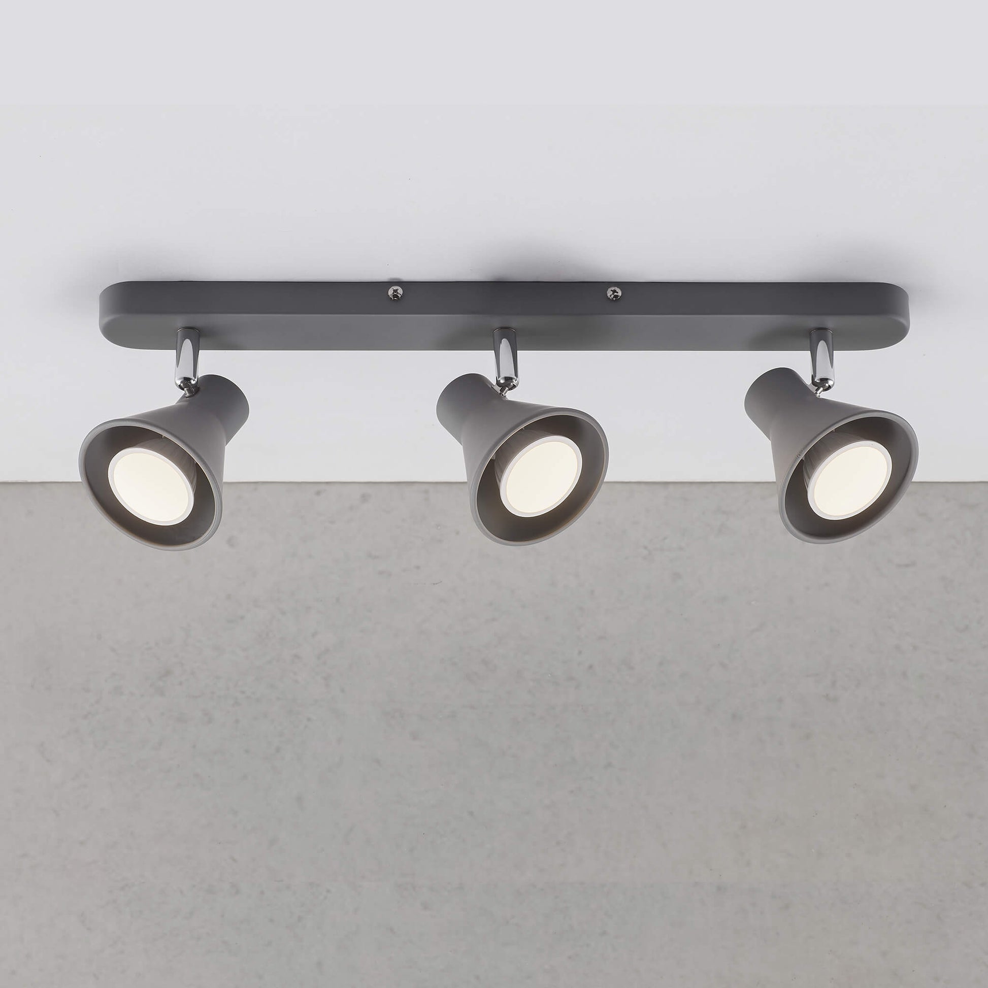 Arren Modern 3-Light Spotlight - Adjustable Heads for Bright Illumination 1