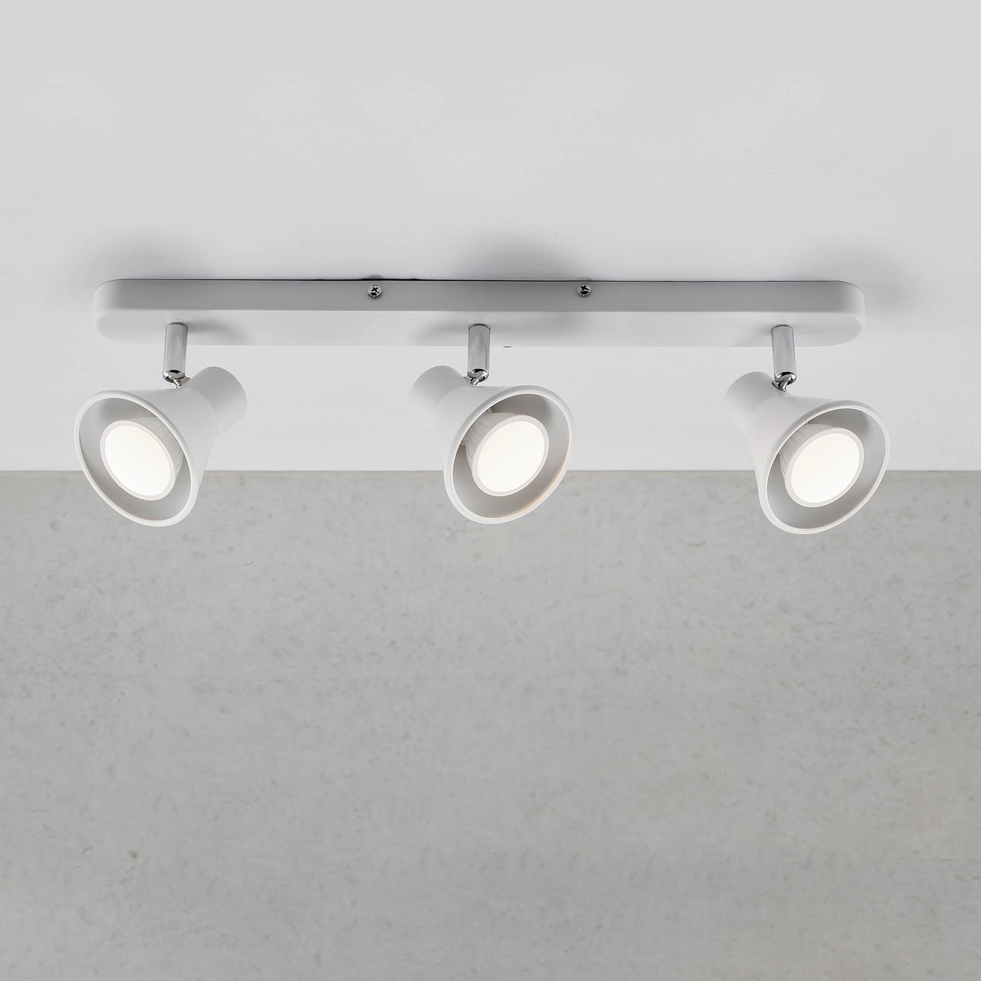 Arren Modern 3-Light Spotlight - Adjustable Heads for Bright Illumination 2