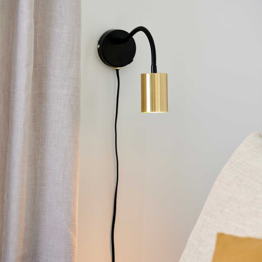 Ezri Flexible Wall Lamp - Elegant Lighting with Adjustable Neck for Stylish Illumination 1