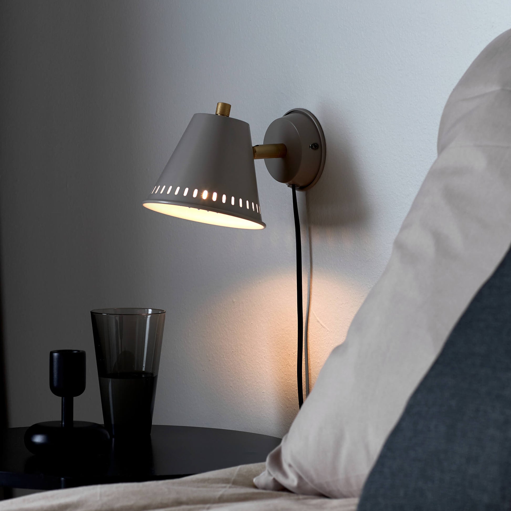 Dune Industrial Wall Lamp - Matte Metal & Brass Design for Elegant Lighting 4