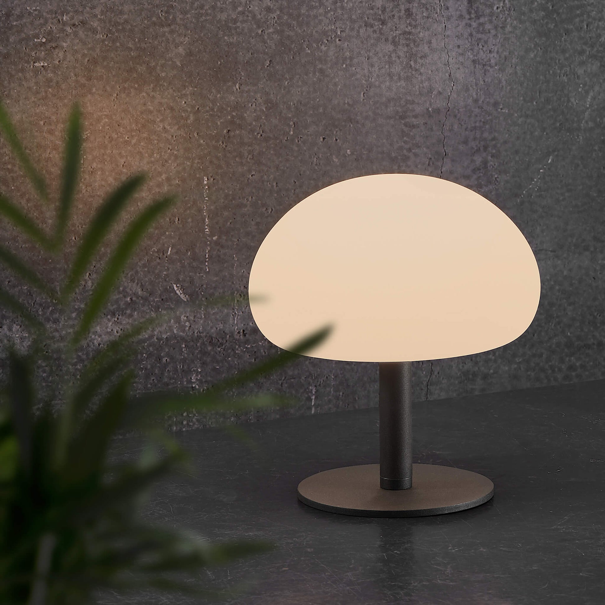 Sponge Outdoor Table Lamp - Wireless Rechargeable with 3-Step MoodMaker LED 2