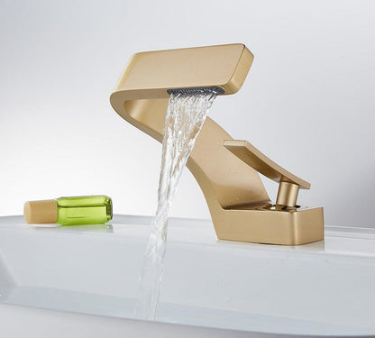 Everest Curved Faucet - Modern Brass Design with Easy Operation for Elegant Kitchens and Bathrooms 4