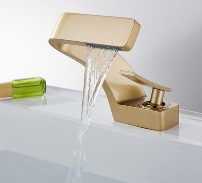 Everest Curved Faucet - Modern Brass Design with Easy Operation for Elegant Kitchens and Bathrooms 16