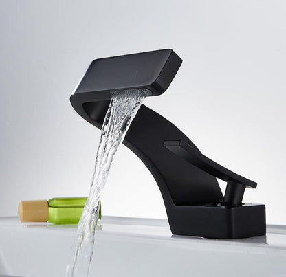 Everest Curved Faucet - Modern Brass Design with Easy Operation for Elegant Kitchens and Bathrooms 9