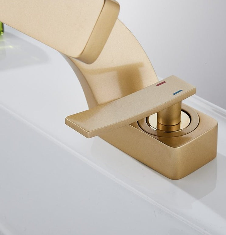 Everest Curved Faucet - Modern Brass Design with Easy Operation for Elegant Kitchens and Bathrooms 15